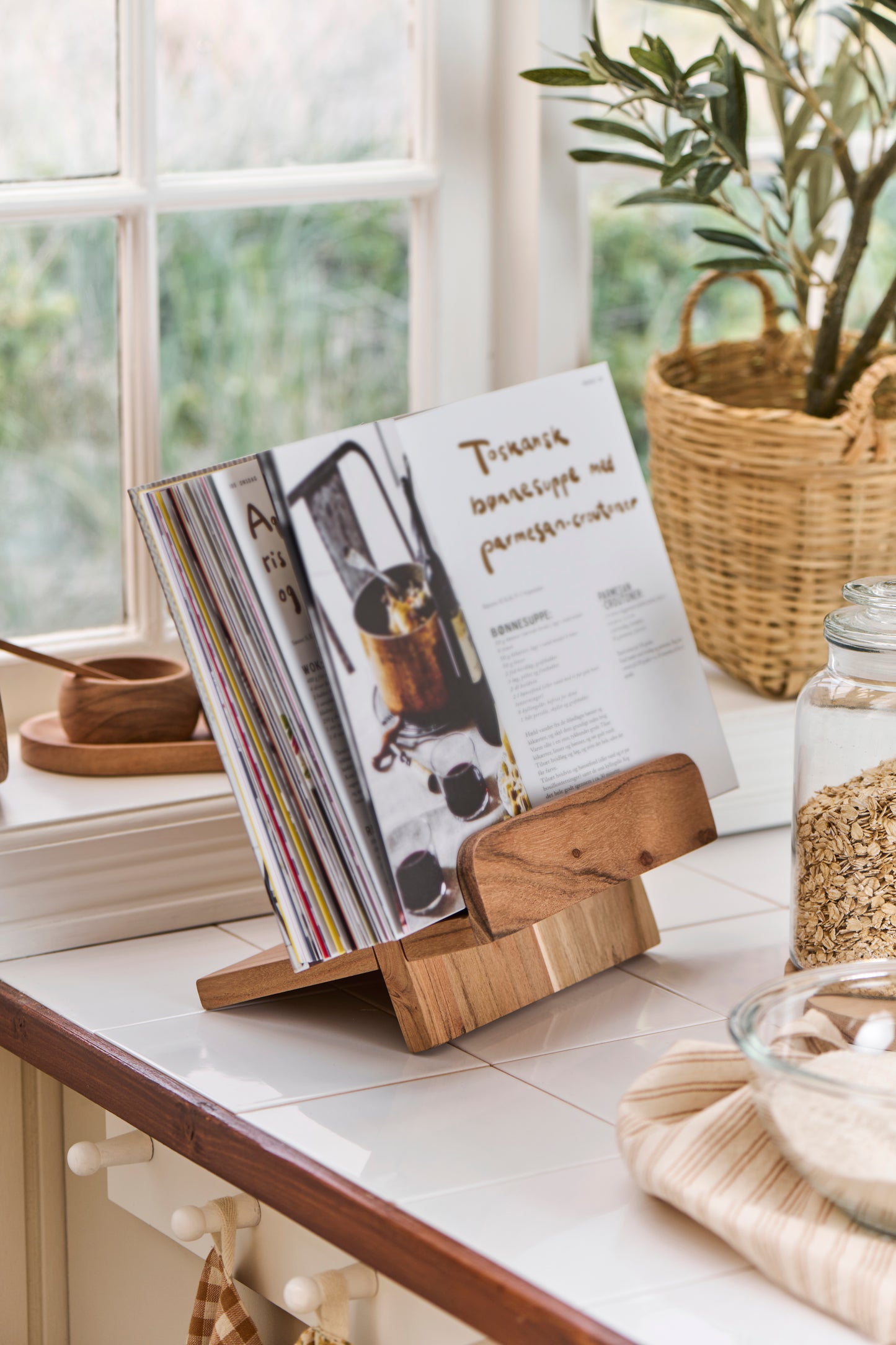 Cookbook/iPad Holder