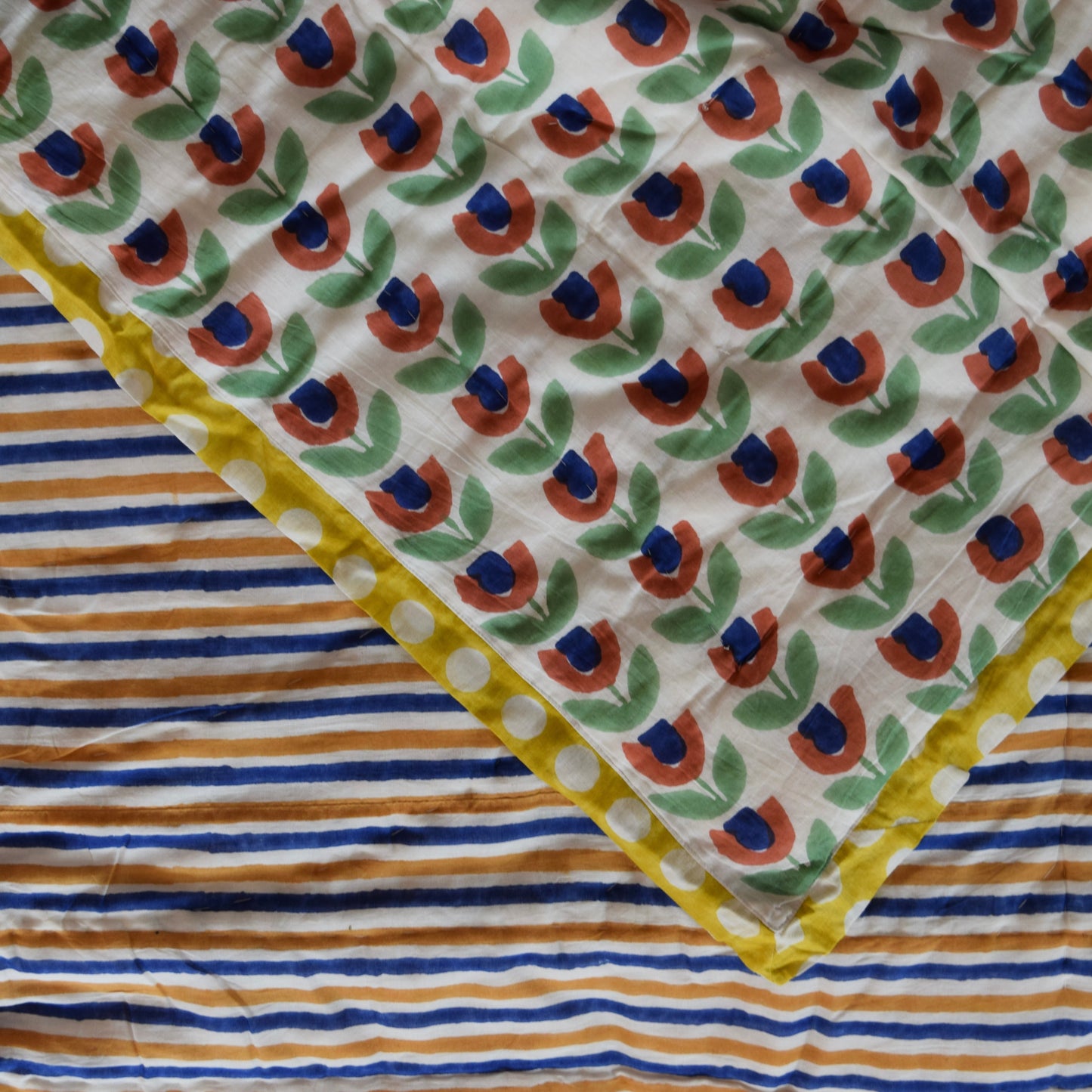 Cotton Quilt With Reverse Design - 130 x 170 cm - 60's Floral & Striped