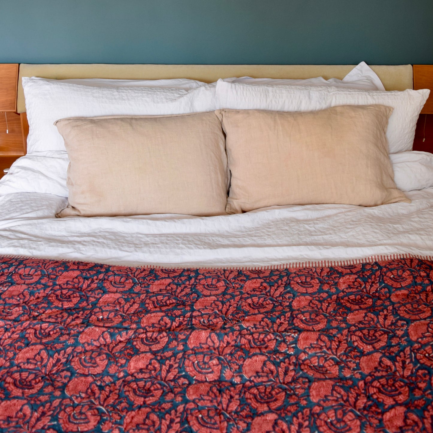 Cotton Quilt With Reverse Design - 130 x 170 cm - Pale Pink & Indigo Floral