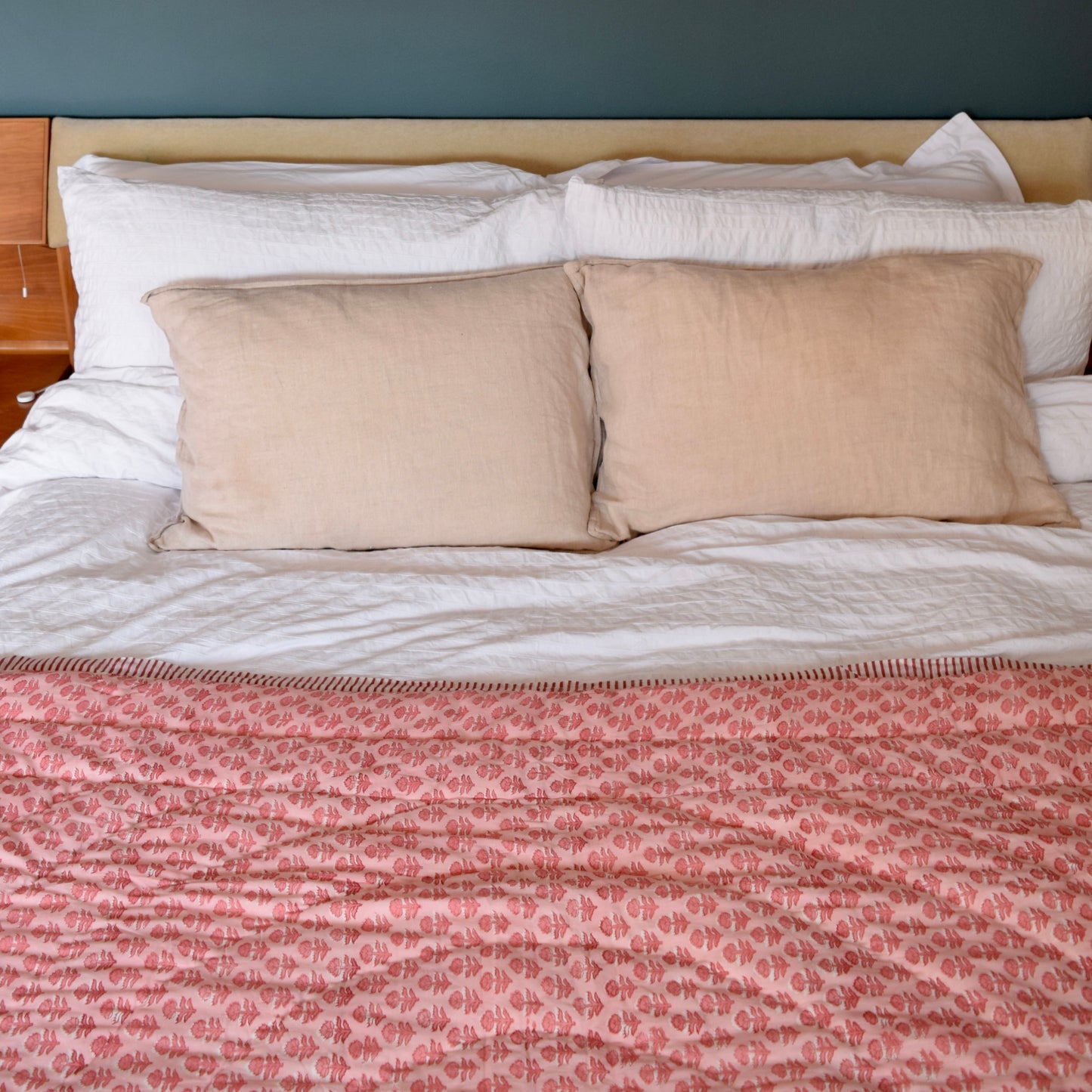 Cotton Quilt With Reverse Design - 130 x 170 cm - Pale Pink & Indigo Floral