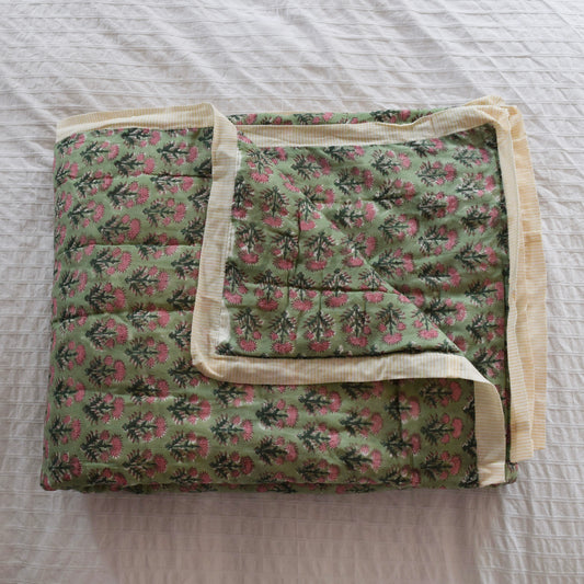 Cotton Quilt - 150 x 225 cm - Moss With Pink Flower